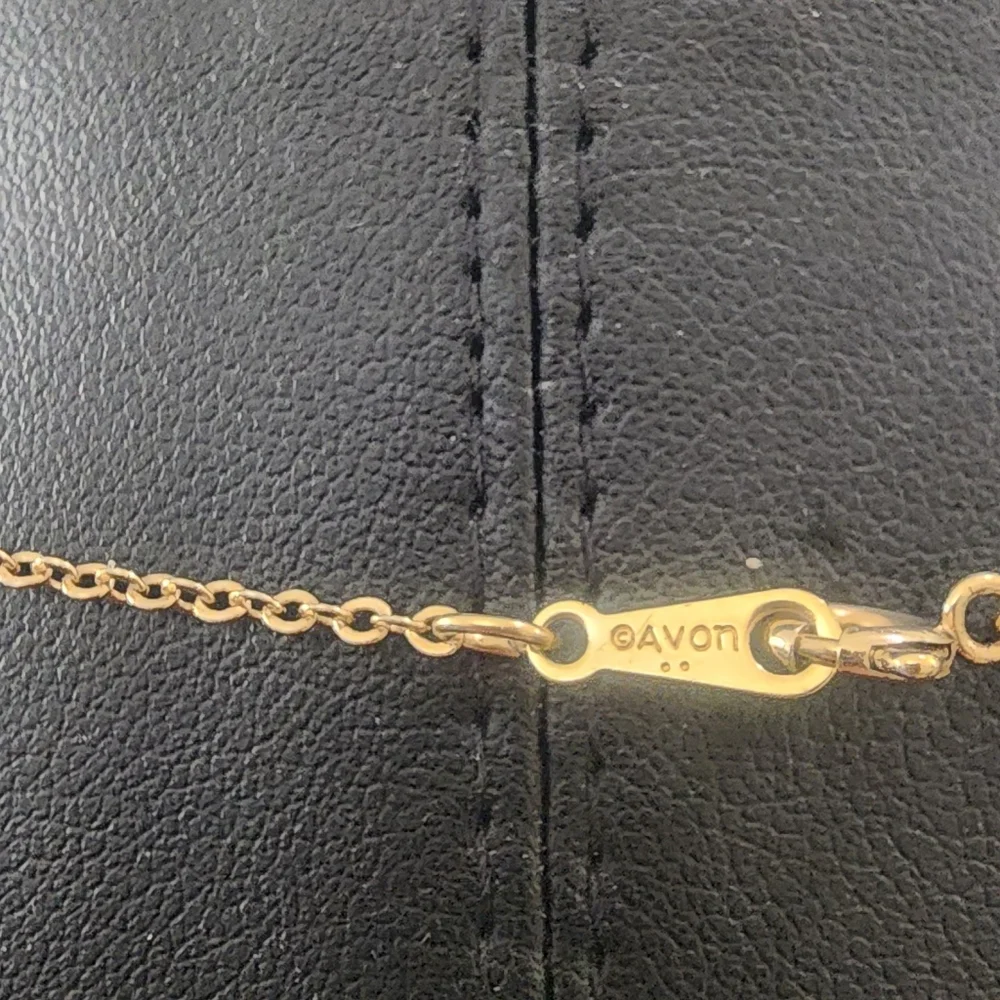 Avon Gold Tone Heart‎ Charm Necklace